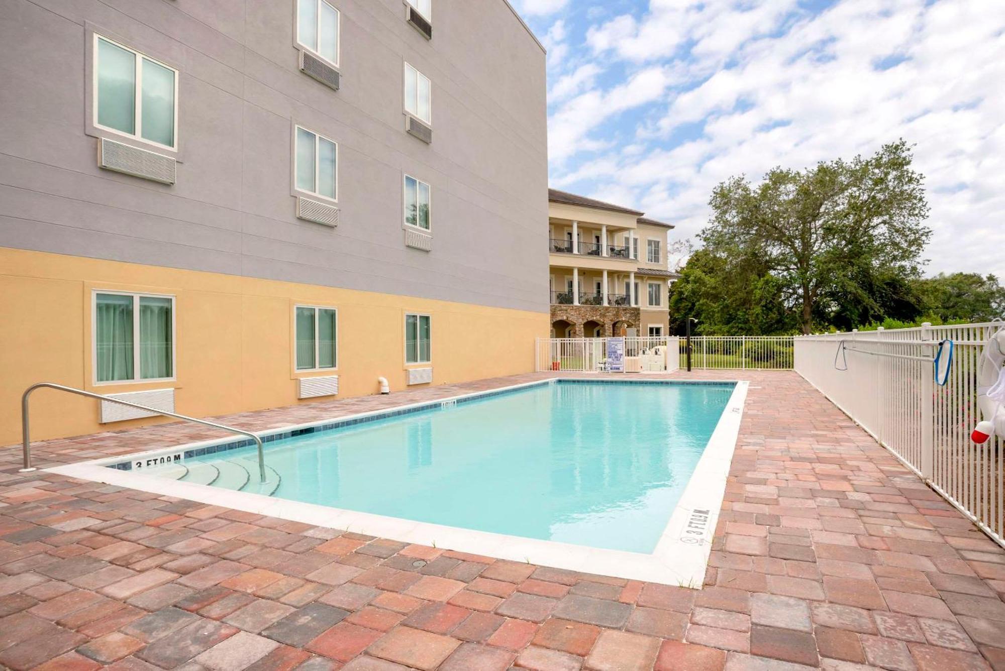 Comfort Inn & Suites Destin Near Henderson Beach ミラマー・ビーチ エクステリア 写真